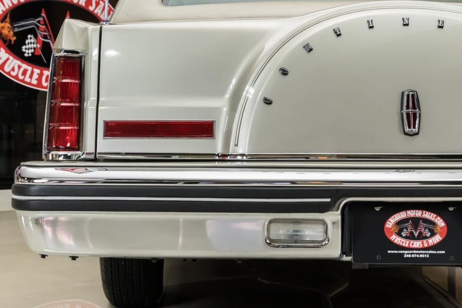 Детали экстерьера Lincoln Continental Mark VI Sedan 1980 года  (фото 22 из 111)
